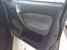2005 TOYOTA RAV4, SILVER, L MODEL, 2.4L, AT, AWD.  Z26420
